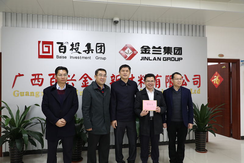 莫前鋒看望五一勞動(dòng)獎(jiǎng)?wù)芦@得者廖家寧